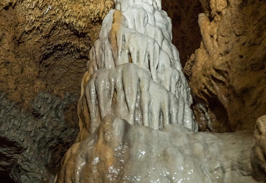 Höhlen 37